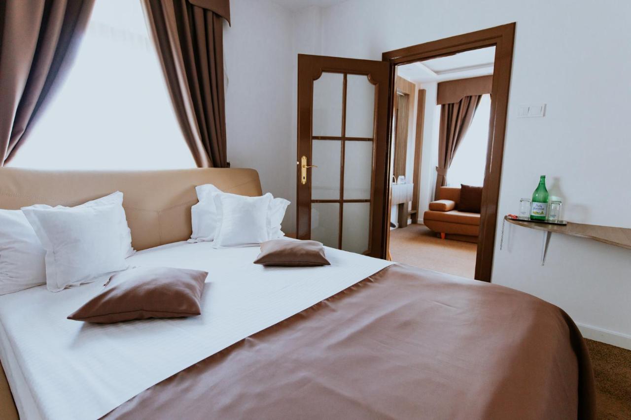 Hotel Restaurant Park ميركورا تشيوك المظهر الخارجي الصورة
