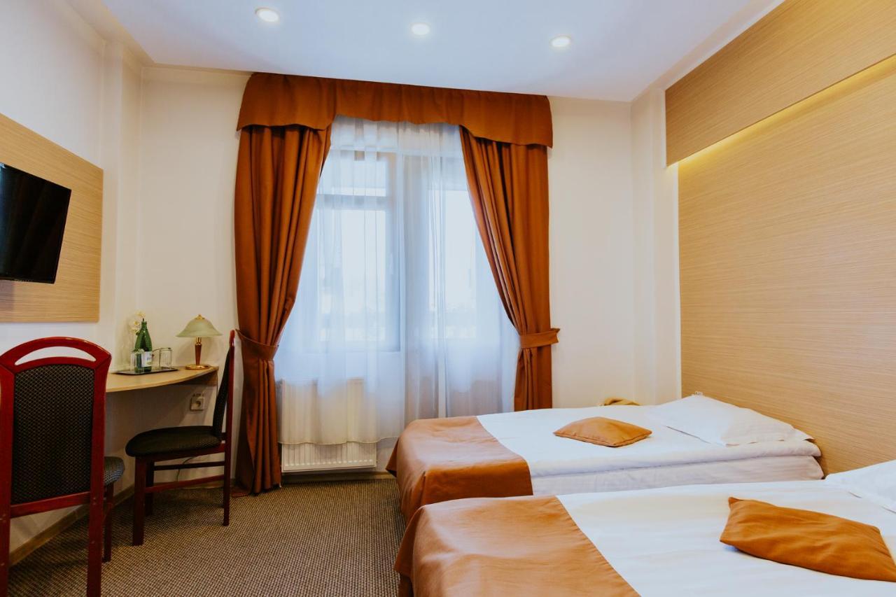 Hotel Restaurant Park ميركورا تشيوك المظهر الخارجي الصورة