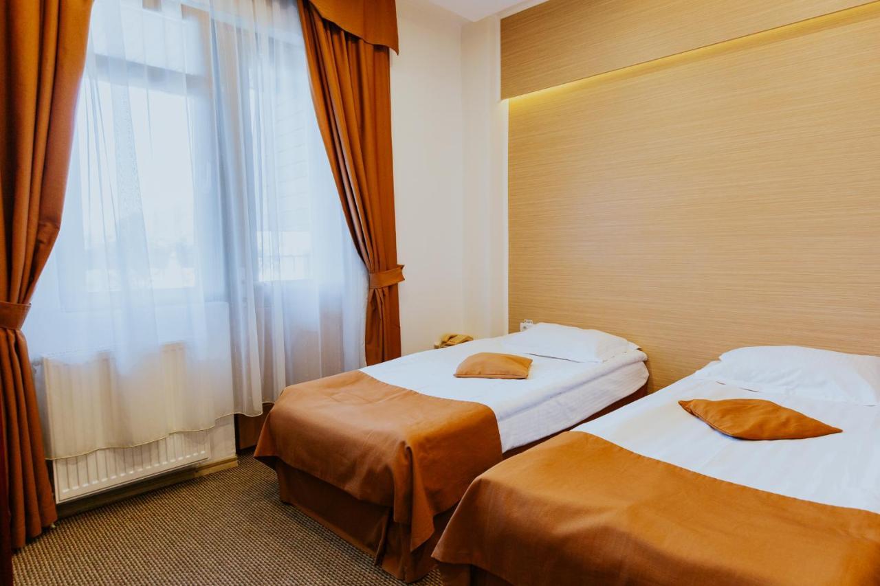 Hotel Restaurant Park ميركورا تشيوك المظهر الخارجي الصورة