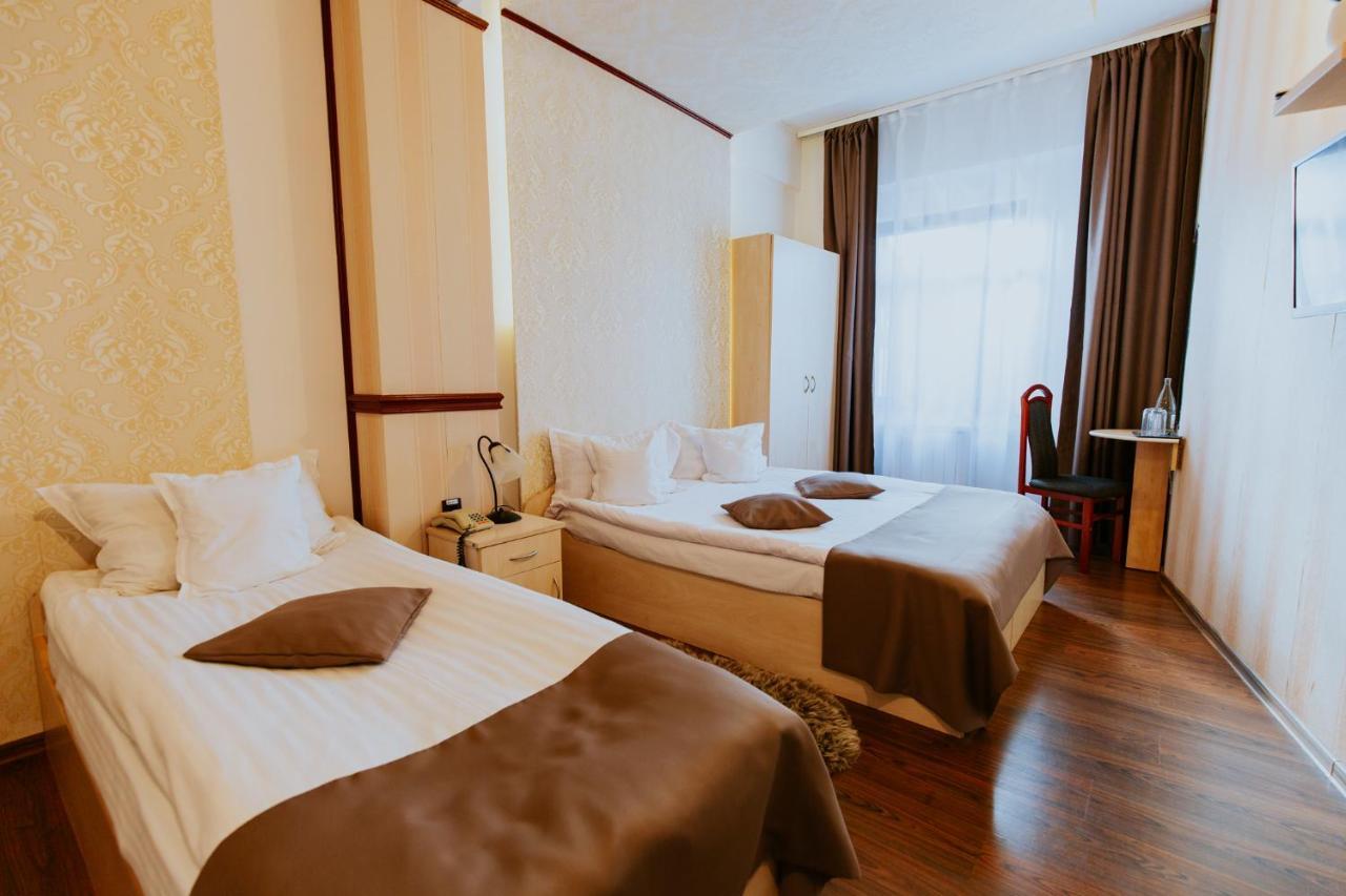 Hotel Restaurant Park ميركورا تشيوك المظهر الخارجي الصورة