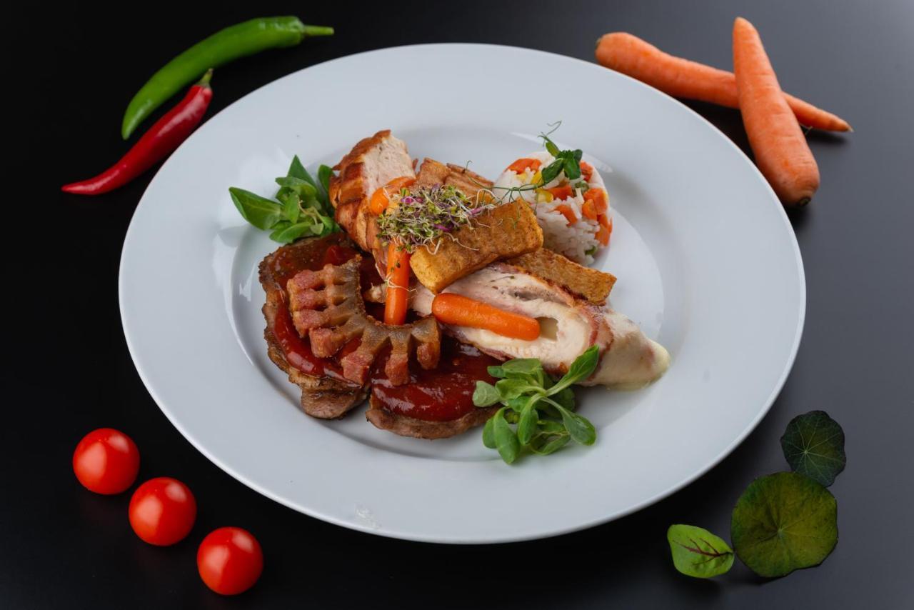 Hotel Restaurant Park ميركورا تشيوك المظهر الخارجي الصورة